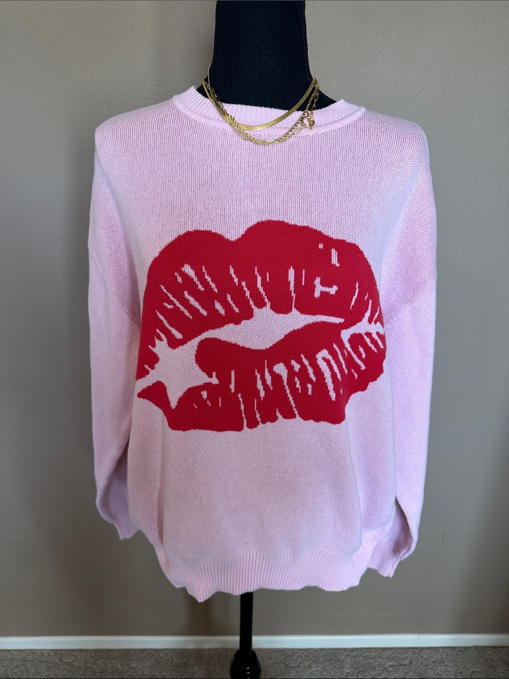PacSun Pink Oversized Crewneck Sweater with Red Lip Graphic